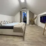 Brothers House * Balatonszarszo