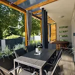 Brothers House