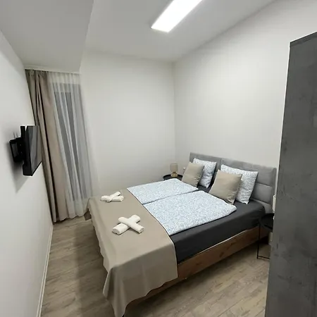 Brothers House * Balatonszarszo