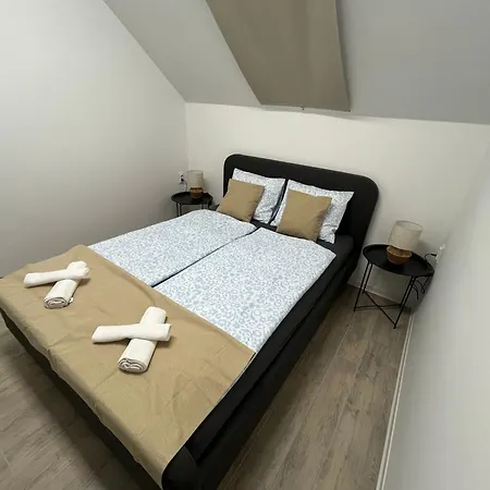 Vakantiehuis Brothers House Balatonszarszo