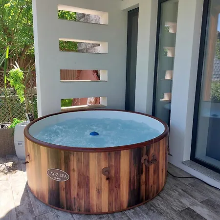 Brothers House * Balatonszarszo