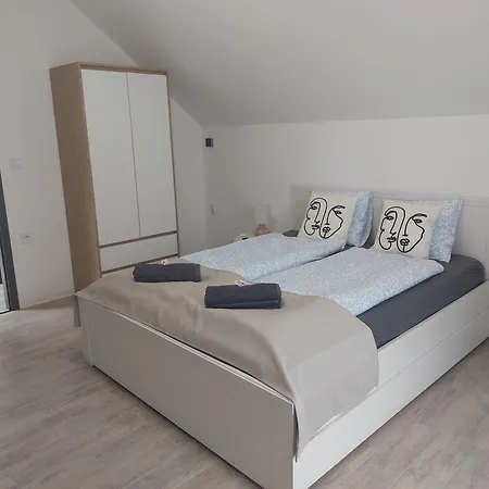 Brothers House * Balatonszarszo