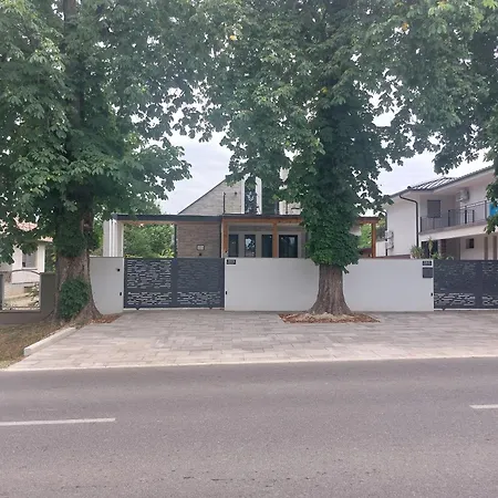 Brothers House *