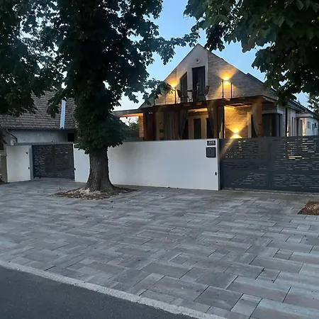 Brothers House Vakantiehuis Balatonszarszo