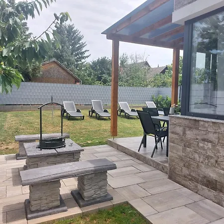 Vakantiehuis Brothers House Balatonszarszo