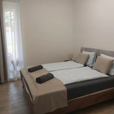 Vakantiehuis Brothers House Balatonszarszo