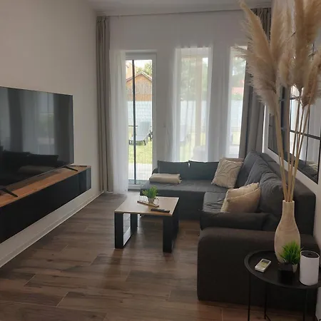 Vakantiehuis Brothers House Balatonszarszo