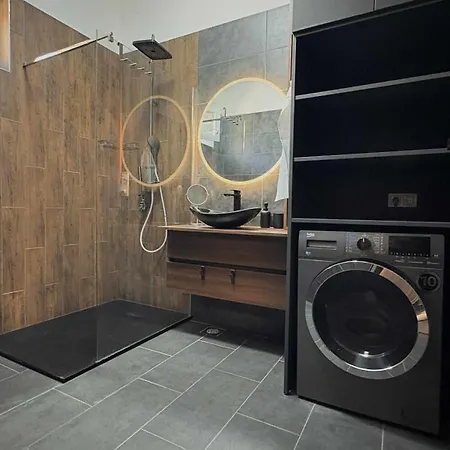 Vakantiehuis Brothers House Balatonszarszo