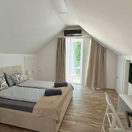 Brothers House * Balatonszarszo