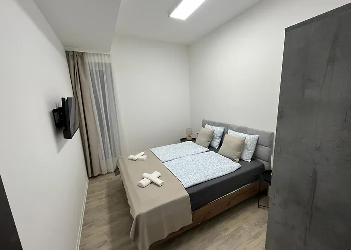 Brothers House * بالاتونسزارسكو