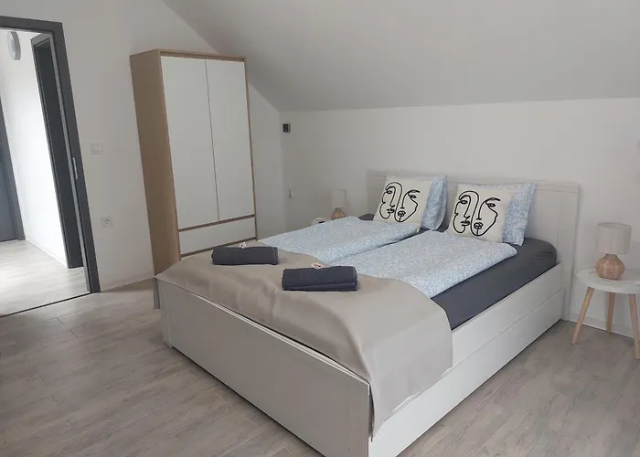 Brothers House * بالاتونسزارسكو