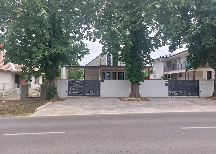 Brothers House *