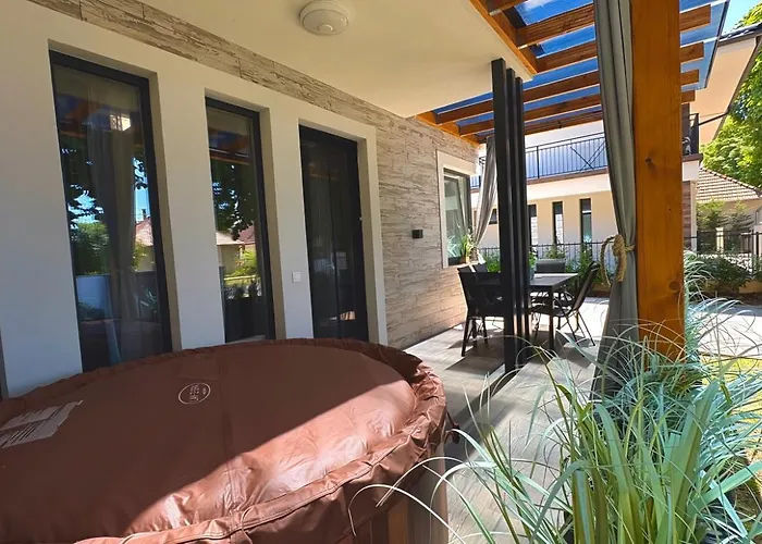 Brothers House * بالاتونسزارسكو